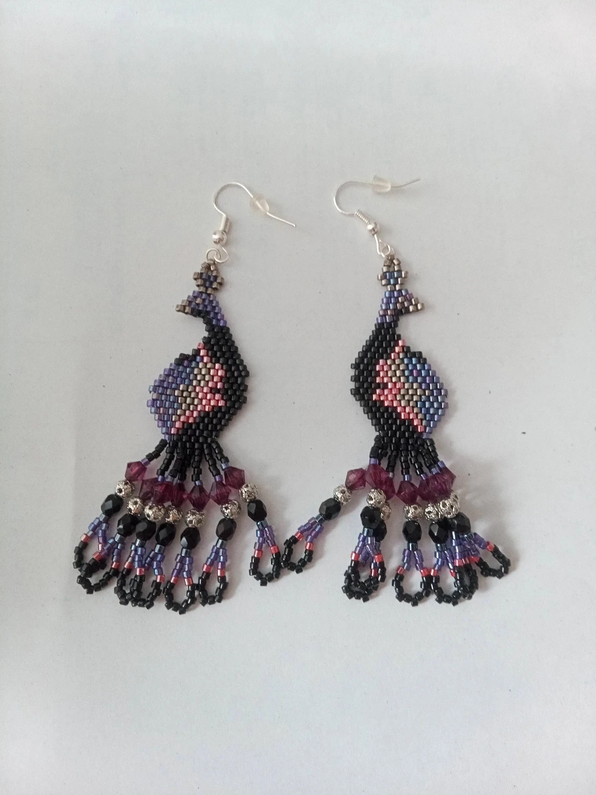Brincos pendentes de pavão em contas miyuki delica violeta e preto – photo 4